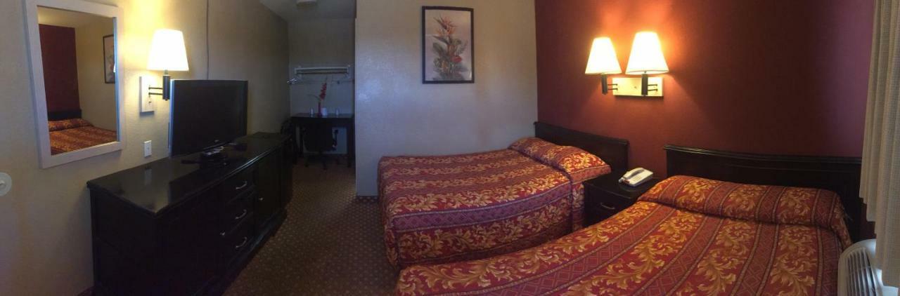 Hotel Hilltop &